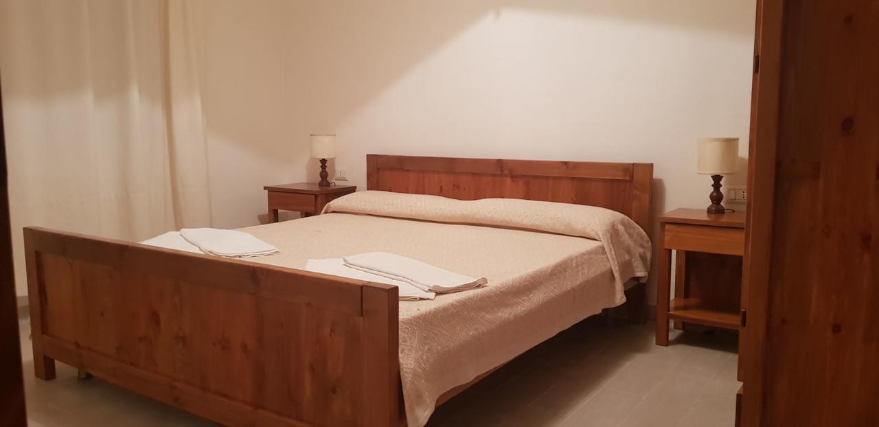 גולפו אראנצ'י Residence Spiaggia Bianca מראה חיצוני תמונה