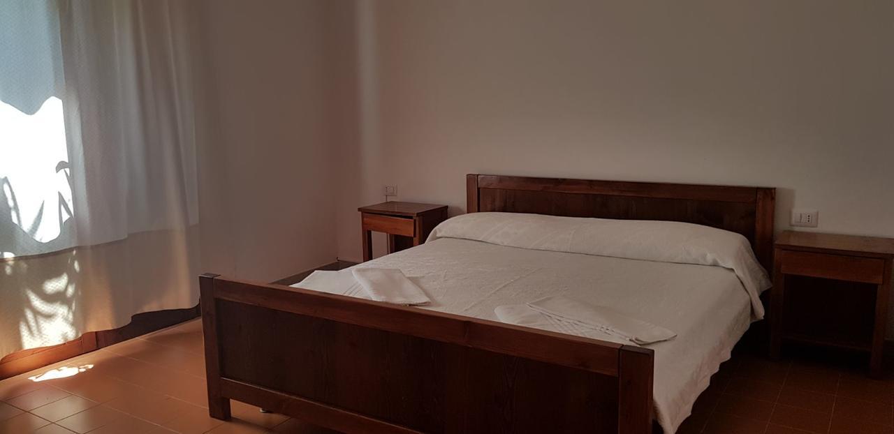 גולפו אראנצ'י Residence Spiaggia Bianca מראה חיצוני תמונה
