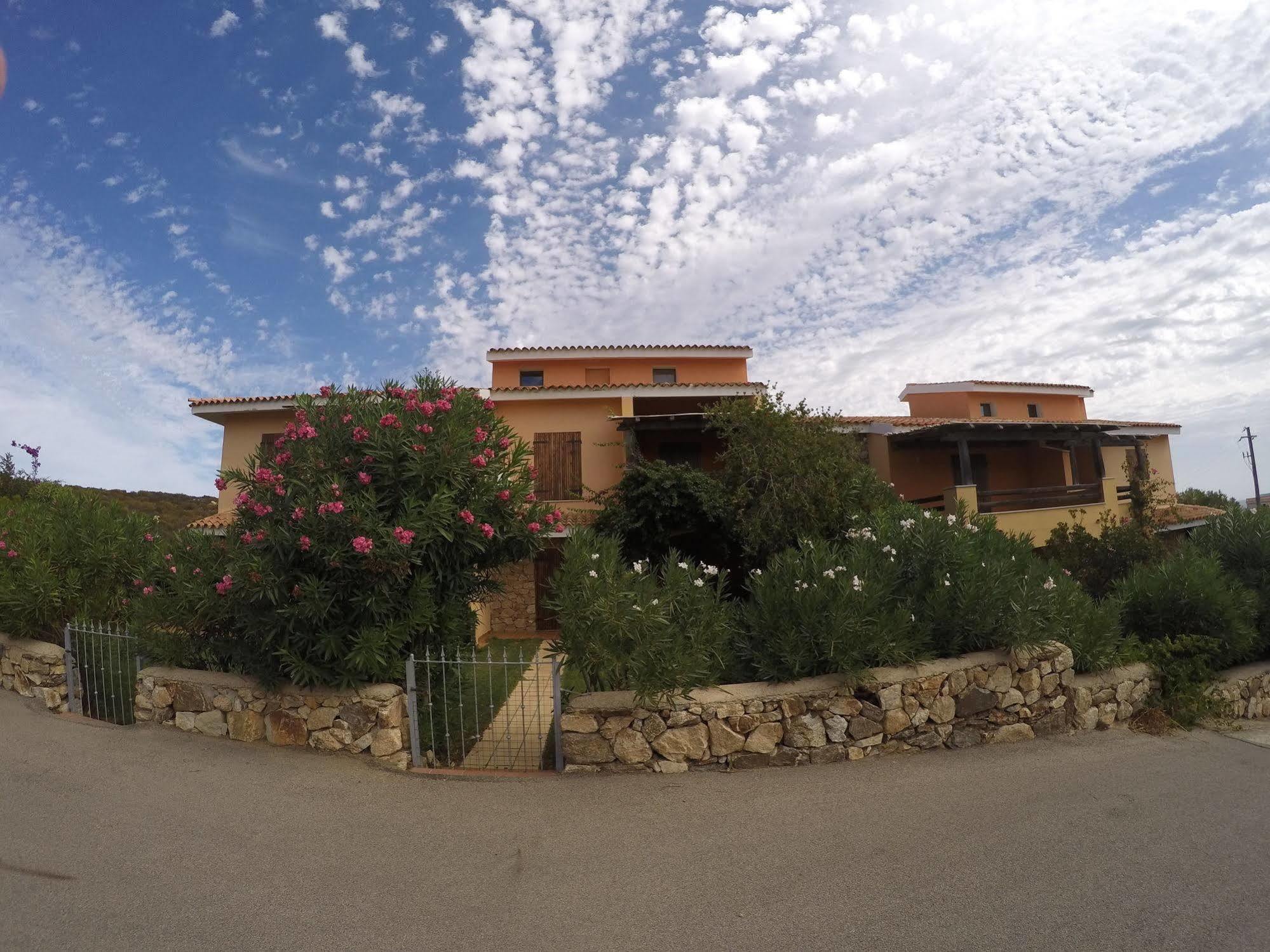 גולפו אראנצ'י Residence Spiaggia Bianca מראה חיצוני תמונה