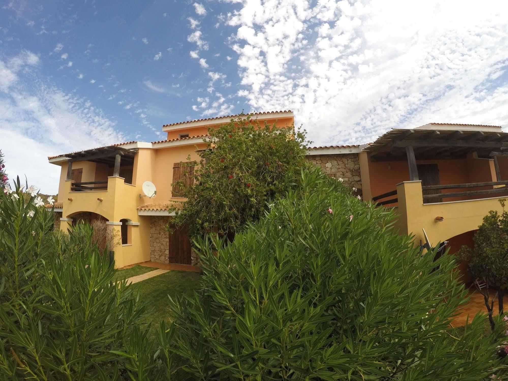 גולפו אראנצ'י Residence Spiaggia Bianca מראה חיצוני תמונה