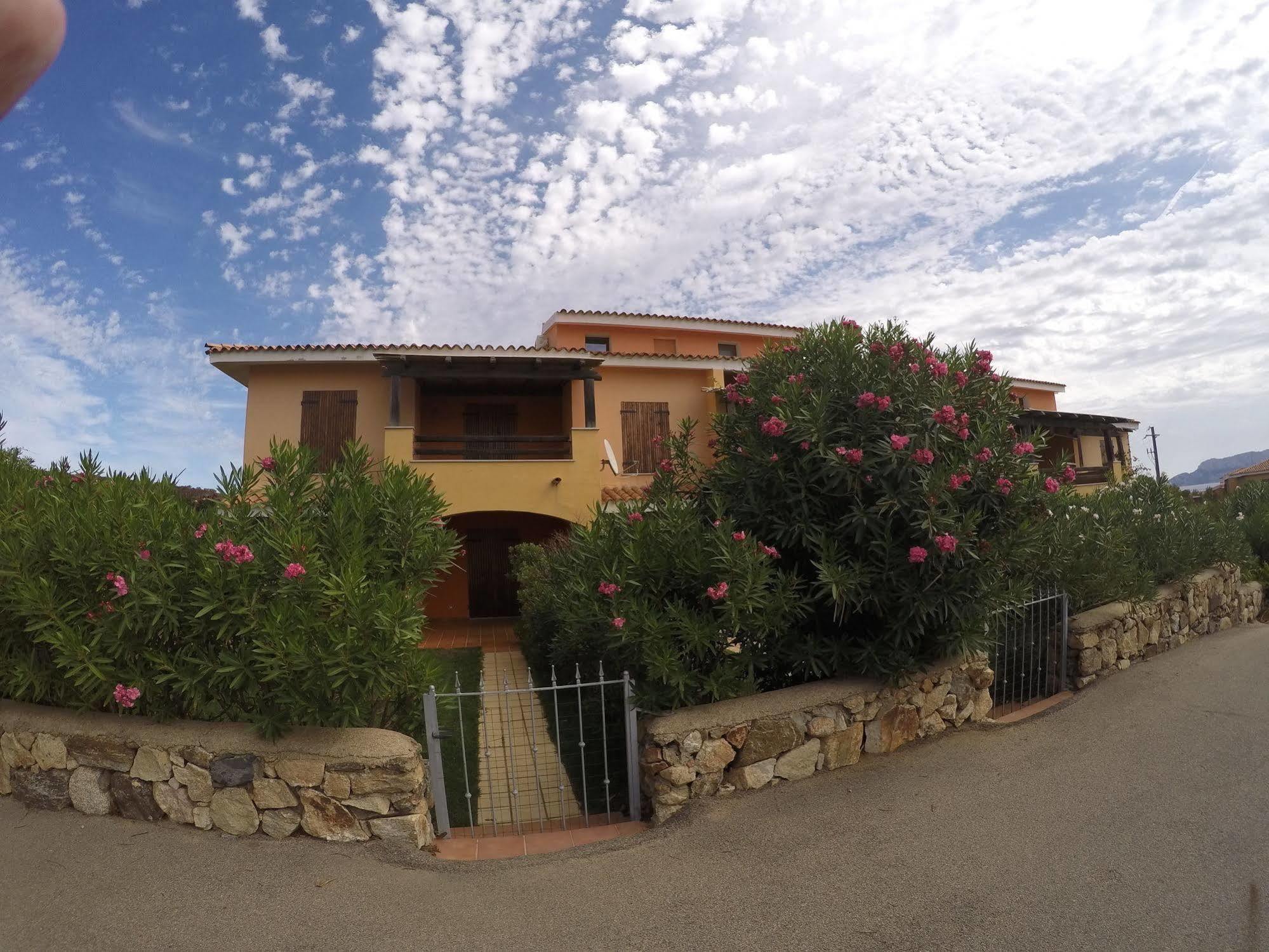 גולפו אראנצ'י Residence Spiaggia Bianca מראה חיצוני תמונה